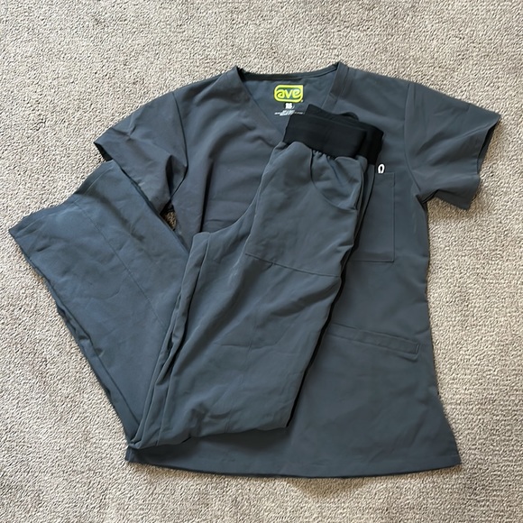 AVE women’s scrub sets - Picture 1 of 3